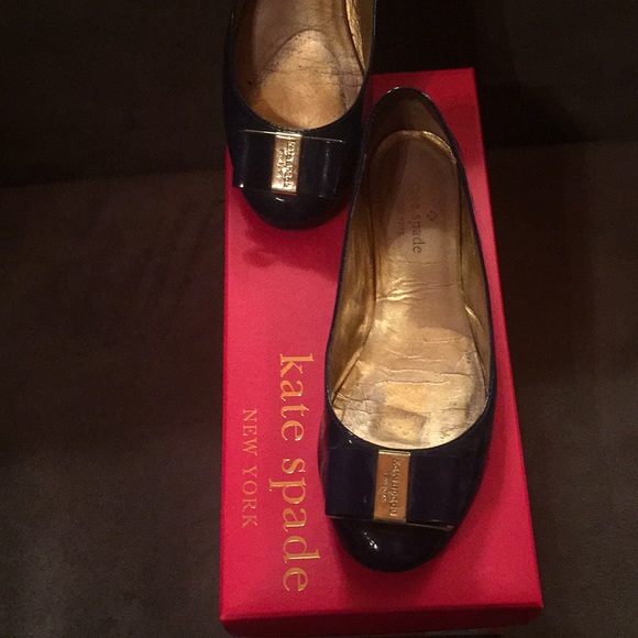 kate spade Shoes - Kate Spade “Trophy” patent leather bow flats